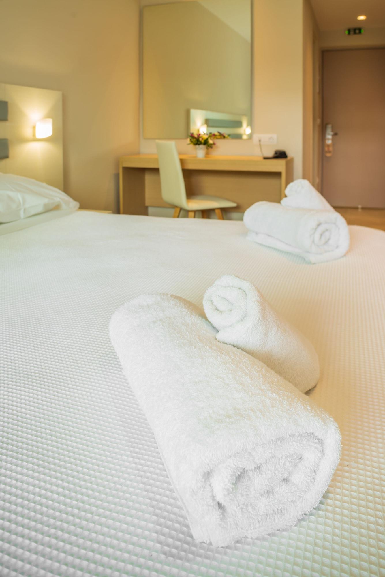 Cnic Gemini Hotel Mesongí Екстериор снимка