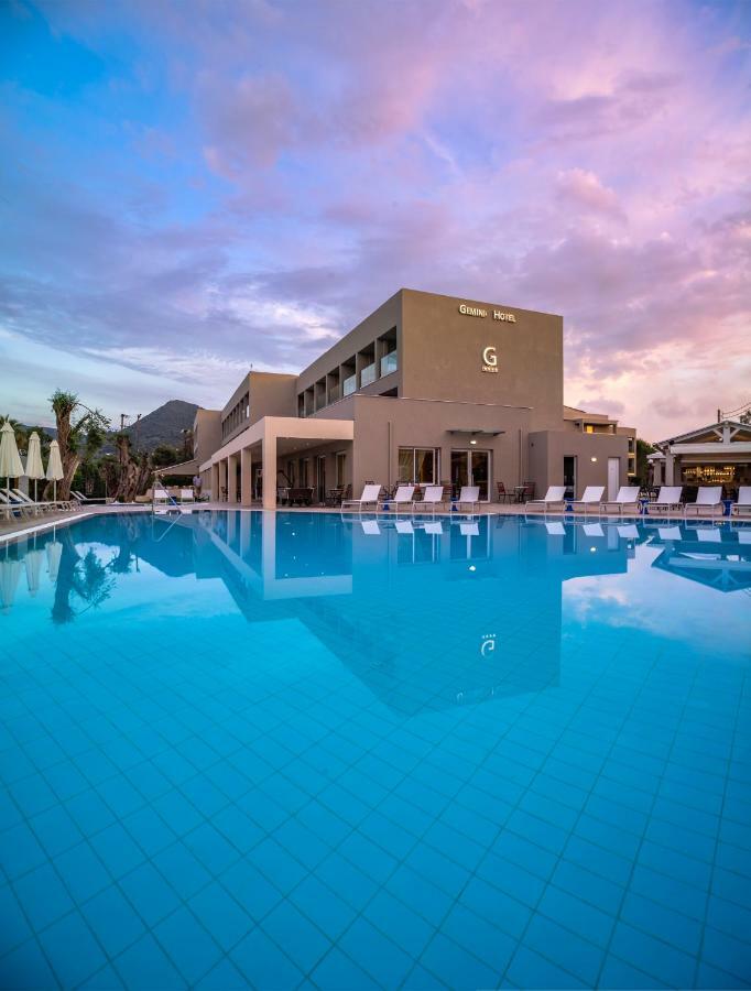 Cnic Gemini Hotel Mesongí Екстериор снимка