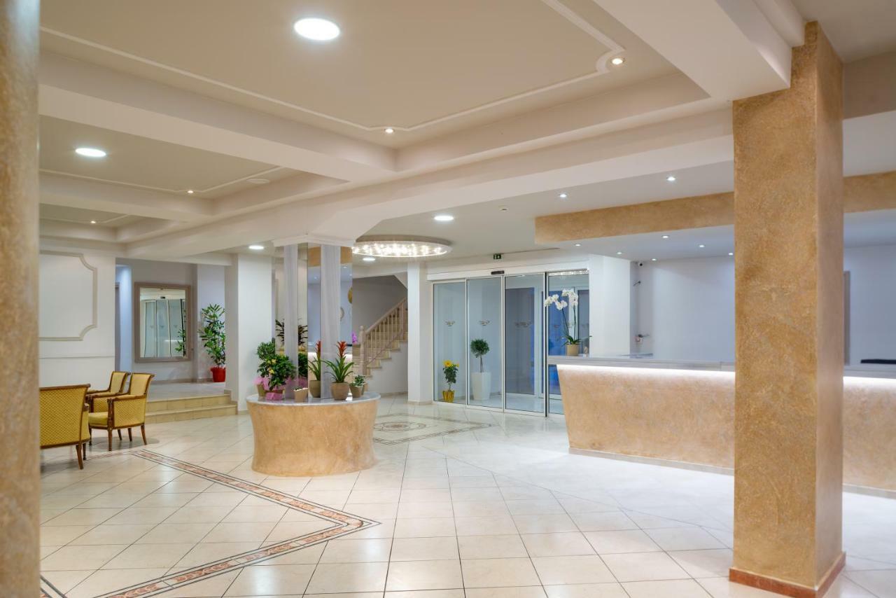 Cnic Gemini Hotel Mesongí Екстериор снимка