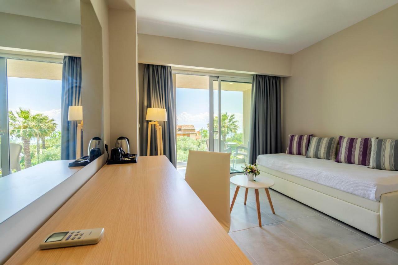 Cnic Gemini Hotel Mesongí Екстериор снимка